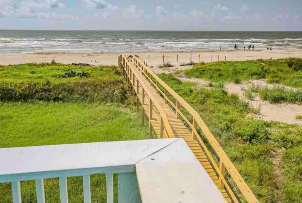 Beachfront Retreat! 3 Steps To Walkover! Surfside Beach Exterior photo