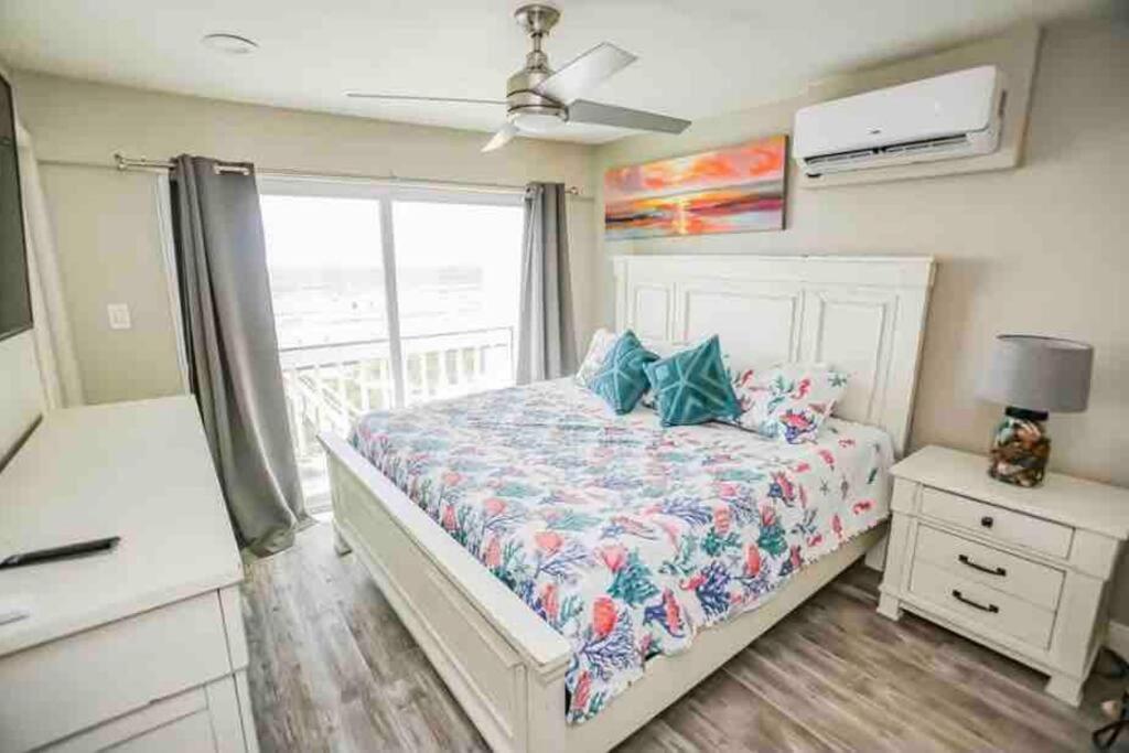 Beachfront Retreat! 3 Steps To Walkover! Surfside Beach Exterior photo