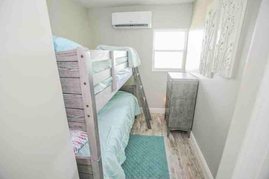 Beachfront Retreat! 3 Steps To Walkover! Surfside Beach Exterior photo