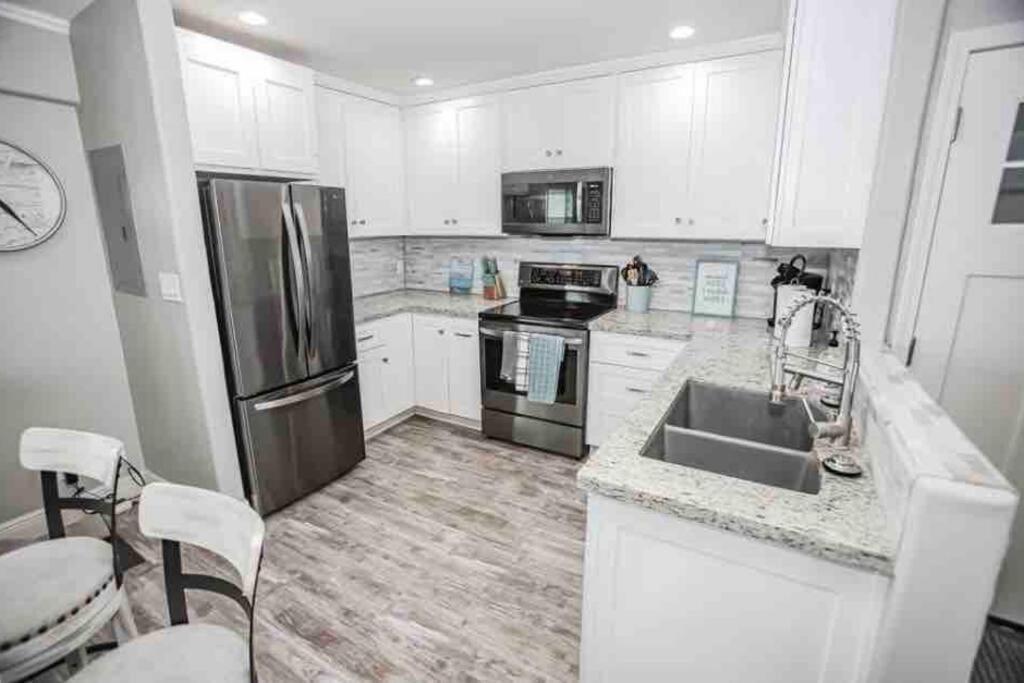 Beachfront Retreat! 3 Steps To Walkover! Surfside Beach Exterior photo