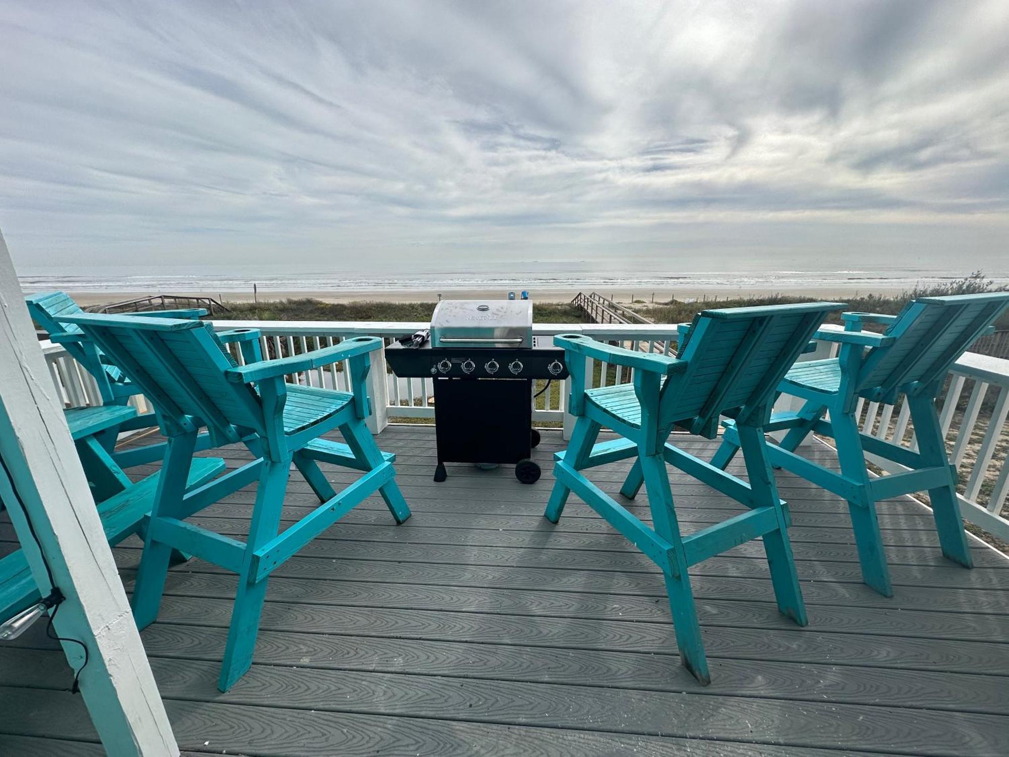 Beachfront Retreat! 3 Steps To Walkover! Surfside Beach Exterior photo
